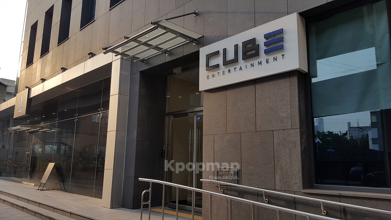 Cube Entertainment снова подвергается критике из-за того, что они начали готовиться к призыву в армию своего художника за две недели до даты призыва